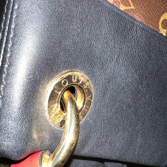 Louis Vuitton Tuileries Hobo - Picture 9 of 13